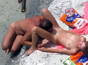 Spycam snatch lickinmg during beach orgy